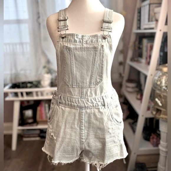 H&M Pants - ✨💖HP💖✨ H&M Light Blue Distressed Denim Overalls Shorts